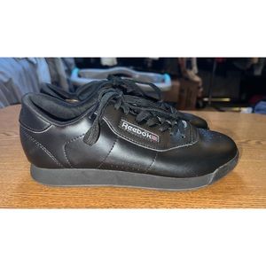 Reebok! Black leather shoes. Size 6.5